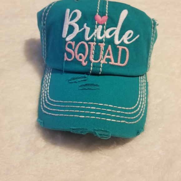 Bride's Hat with 2 Bridesmaids Hats - Picture 2 of 6